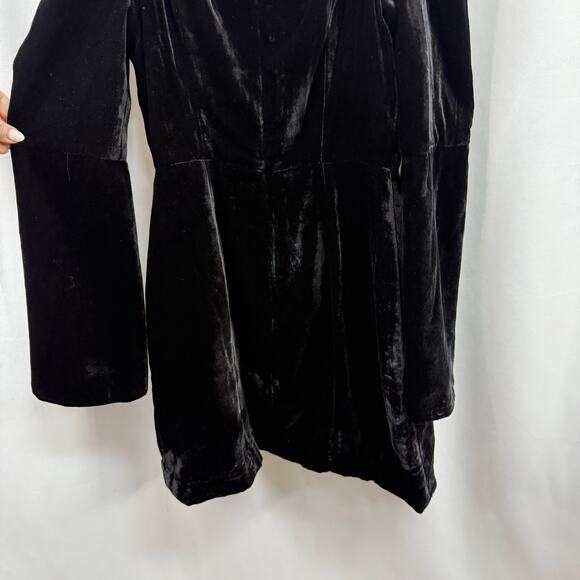 C/MEO Collective Black Velvet Off The Shoulder Bell Split Sleeve Dress Small - Picture 4 of 7